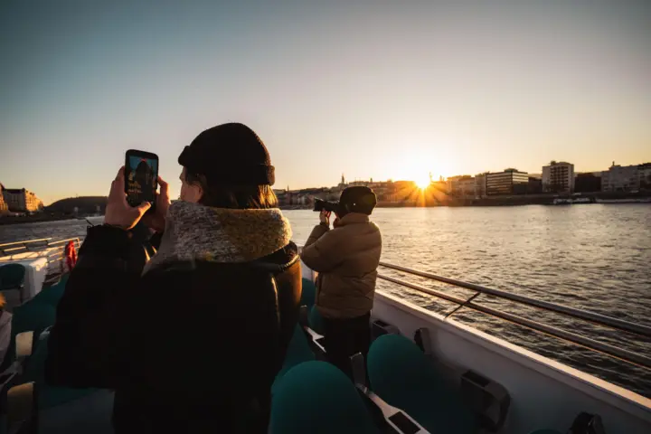 Budapest: Sunset Cruise with 1 drink