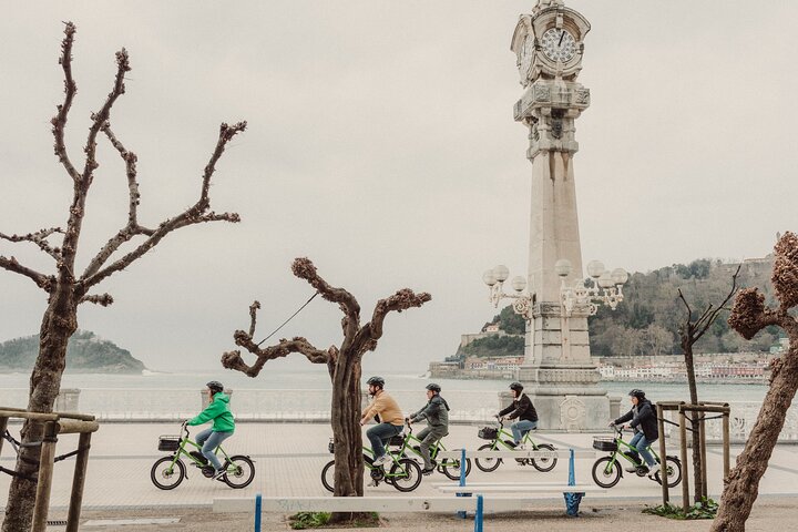 Tour en bicicleta eléctrica grupos pequeños en San Sebastián