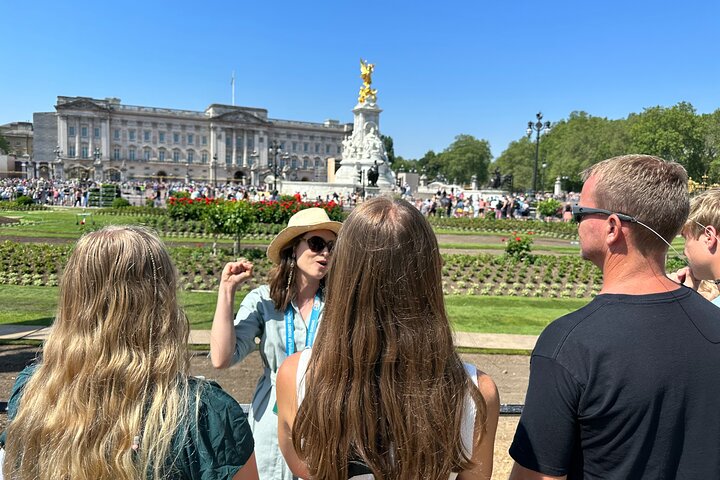 Family Walking Tour of Westminster Abbey & London’s Best Sights