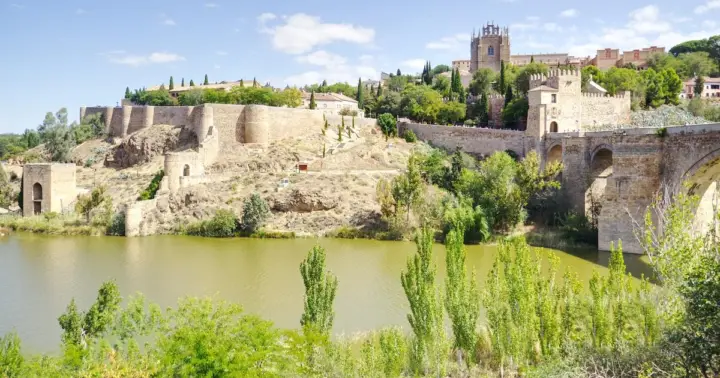 Desde Madrid: Excursión de un día a Toledo con entrada a la Catedral