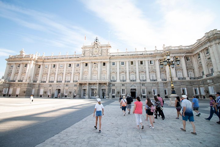 Madrid: Royal Palace Expert Guided Tour with Optional Tapas
