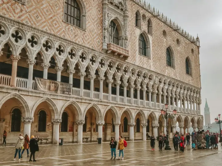 Private Doge’s Palace, Bridge of Sighs,Prisons & glass Tour
