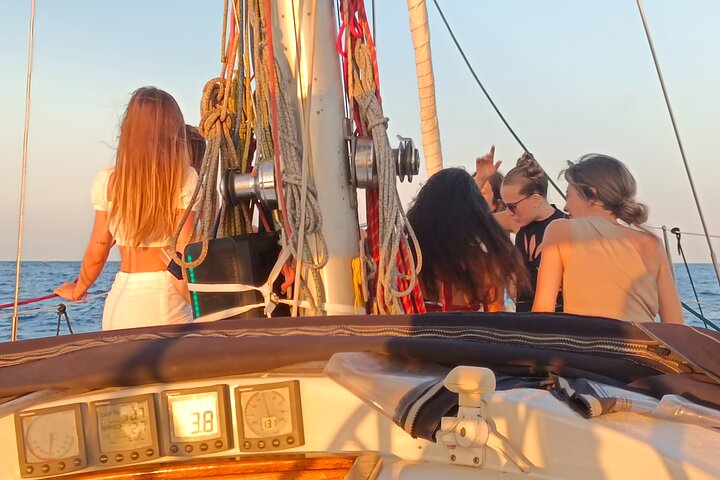 Tour en velero al atardecer en Barcelona