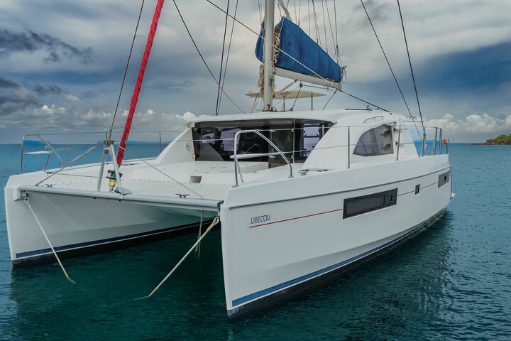 Luxury Catamaran to Rosario Islands (boat and breakfast)