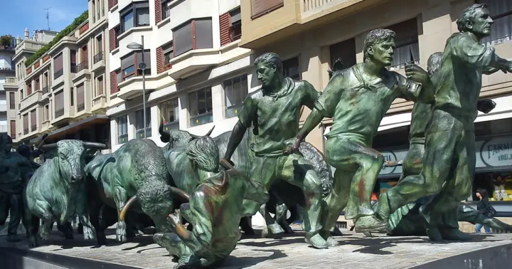 Discover Pamplona & Vitoria, an authentic experience.