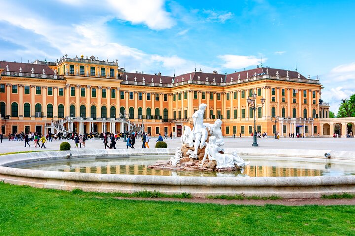 Schönbrunn Palace Guided Tour with Skip the Line Access