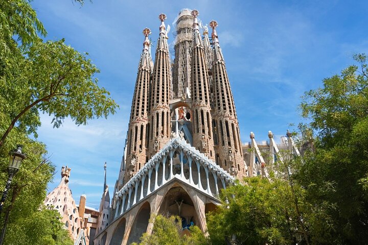 Vía Rápida: Visita Guiada a la Sagrada Familia