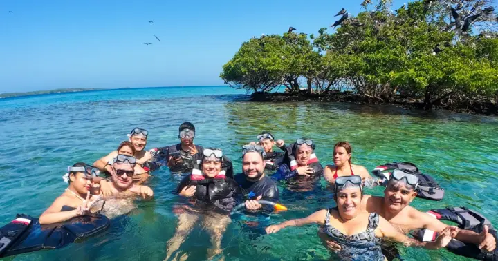Cartagena: Rosario Islands Sightseeing Tour, Aquarium, Lunch, and Beach