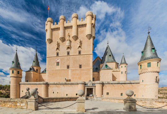 Tour por Ávila y Segovia con entradas y almuerzo típico
