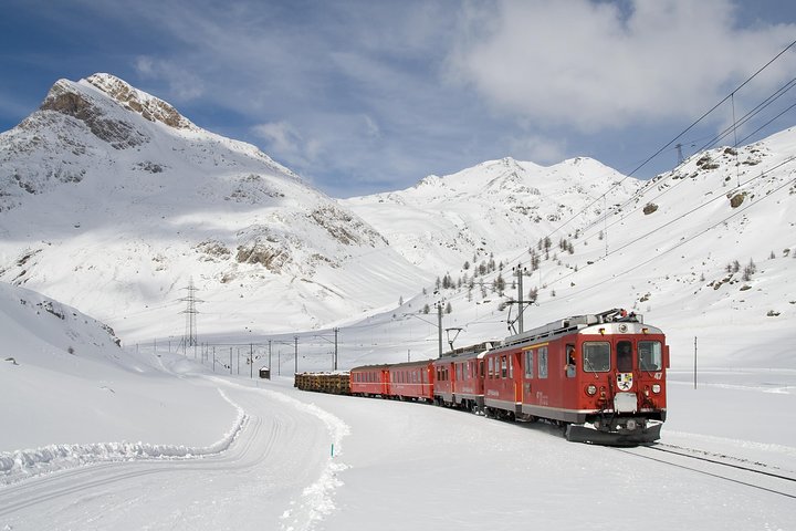 Excursión en tren rojo de Bernina y St Moritz desde Milán