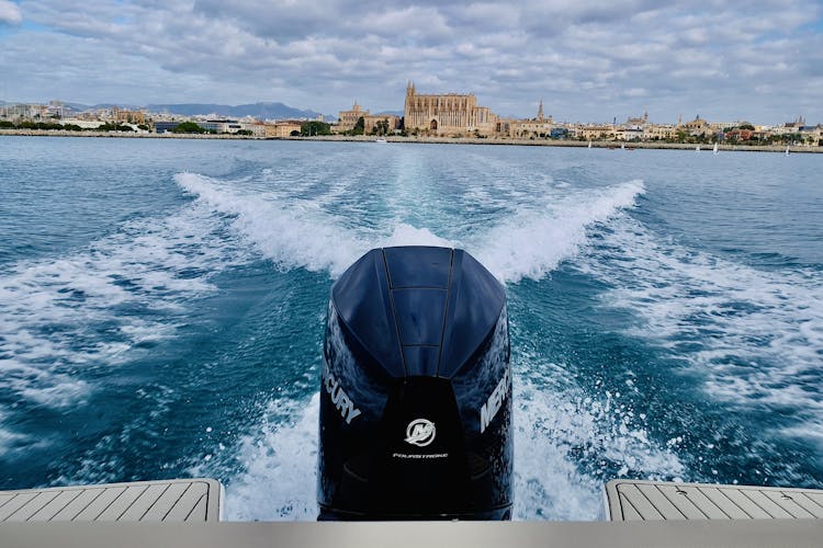 Excursión privada en barco por la Bahía de Palma con snorkel