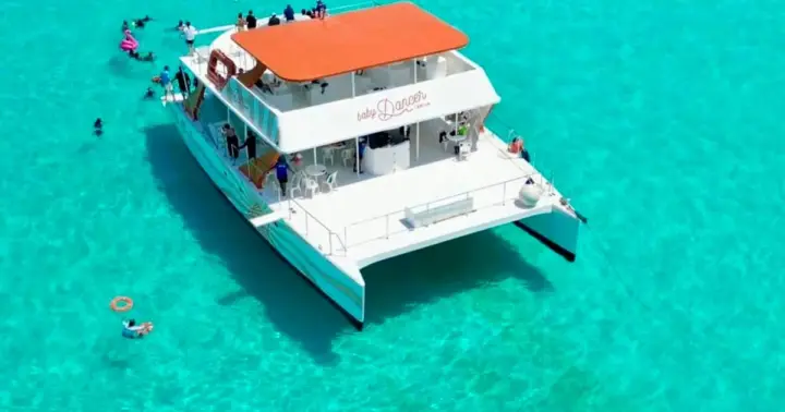 Cancun: Isla Mujeres Dancer Cruise with Lunch and Open Bar