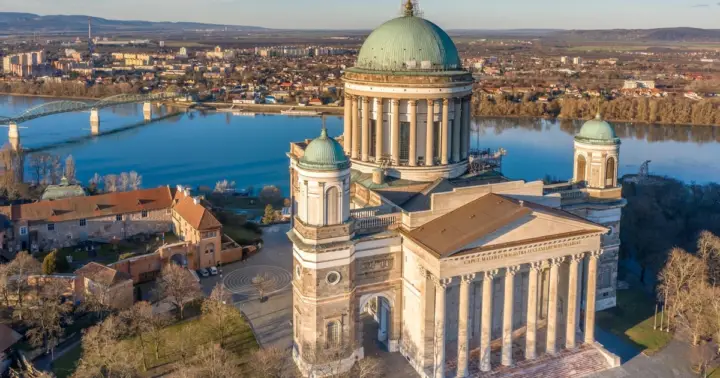 Budapest to Esztergom Basilica Private Day Trip with Tickets