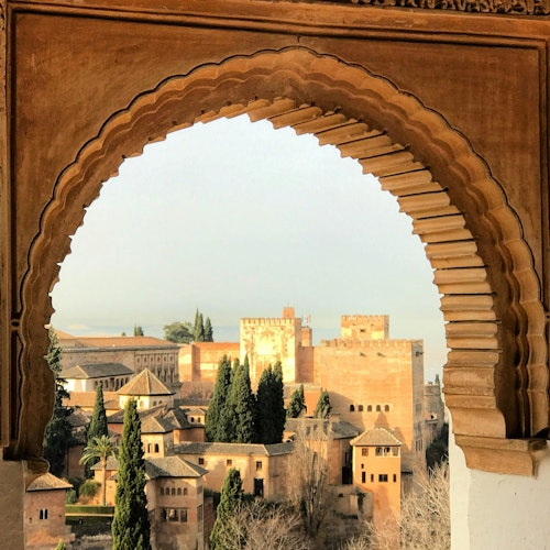 Alhambra: Entrada de acceso rápido + Audioguía