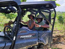 Visita a la reserva Fundación Loros + Paseo en 4x4, quad o caballo