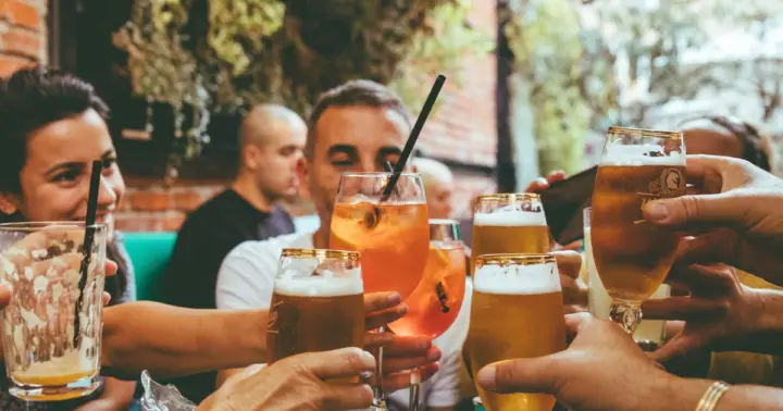 Valencia: Ruzafa Food and Wine Tour: Local Tapas and Drinks