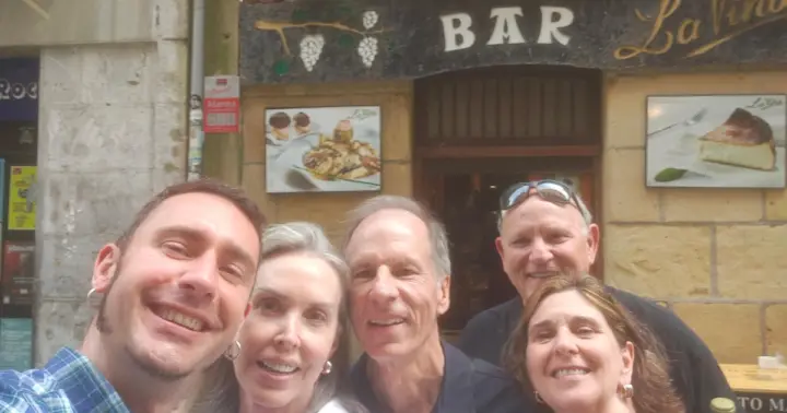 San Sebastián: Old Town Gourmet Pintxo Tour with Drinks