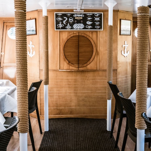 Roma: Crucero por el Tíber al atardecer con aperitivo