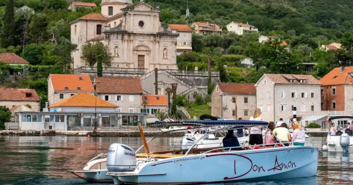Kotor: lancha motora privada - Cueva Azul y Virgen de las rocas