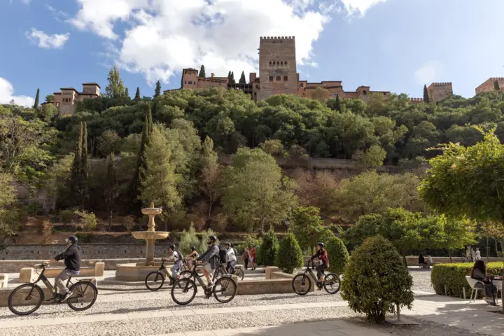Granada: Albaicín y Sacromonte E-Bike Tour