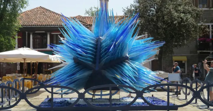 VIP Private Tour of Murano and Burano with Guide and Champagne