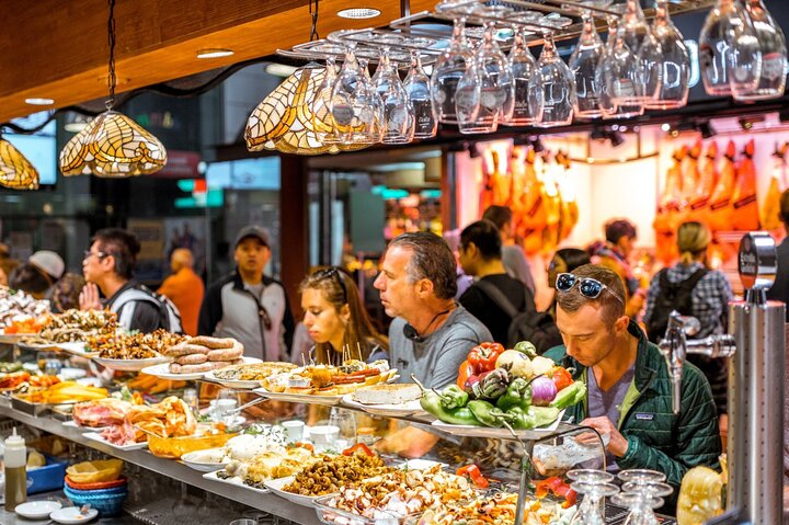 Tour de tapas por Barcelona con un amante de la gastronomía local: Personalizado & Privado
