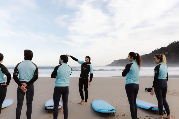 Clase de Surf, Paseo cultural y Ruta de Pintxos en San Sebastian