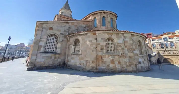 Visita guiada a Gijón y La Laboral desde Oviedo