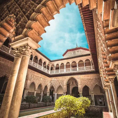 Entrada al Real Alcázar de Sevilla con acceso al palacio y sus jardines
