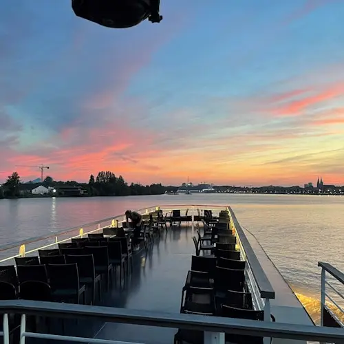 Bordeaux: Guided Cruise on the Garonne with a Drink and a Canelé