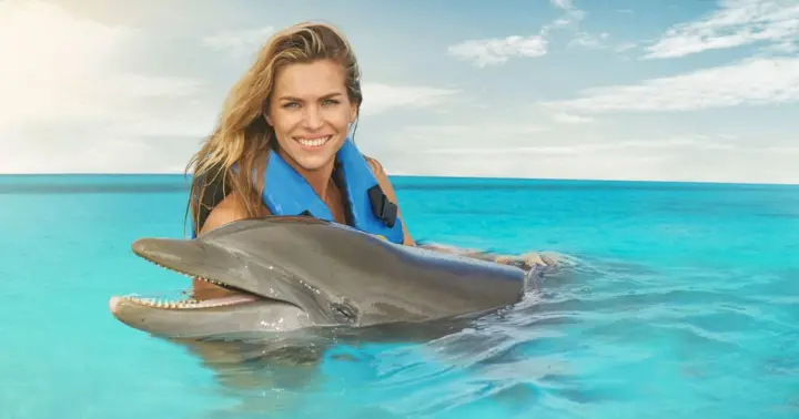Isla Mujeres: baño con delfines y entrada al parque El Garrafón