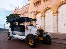 Tour privado en coche clásico por Cartagena de Indias