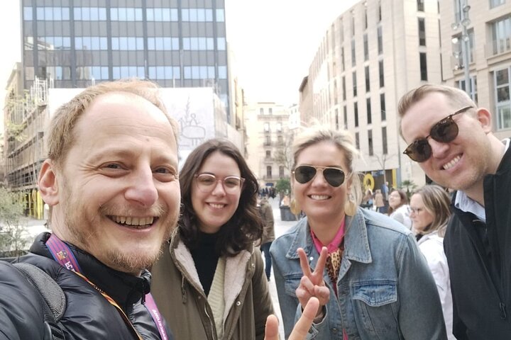 Barrio Gótico Insights & Tapas Experience