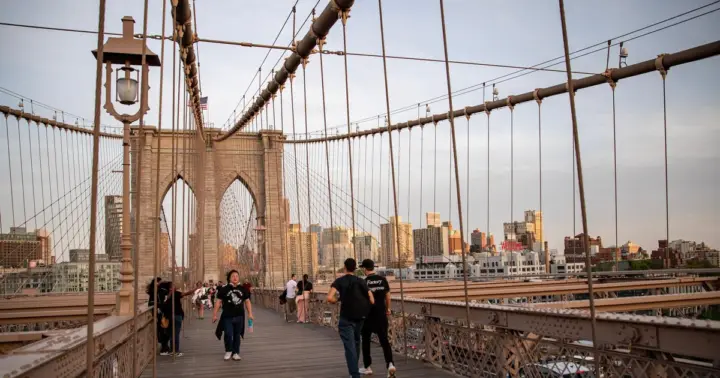 New York City Walk Tour Williamsburg DUMBO Brooklyn Bridge