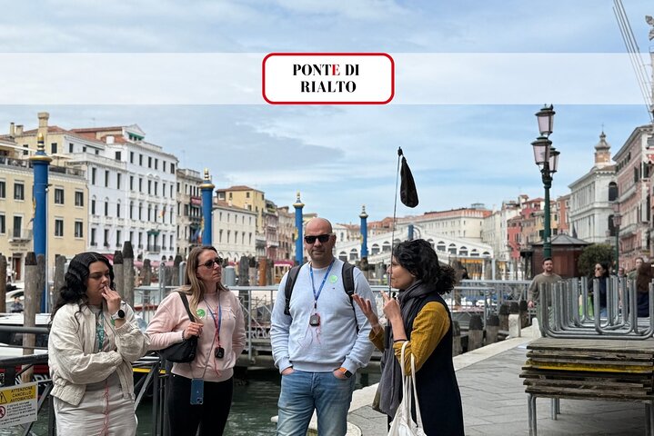 Excursión a pie por Venecia insólita a través de Rialto & Gondola Experience