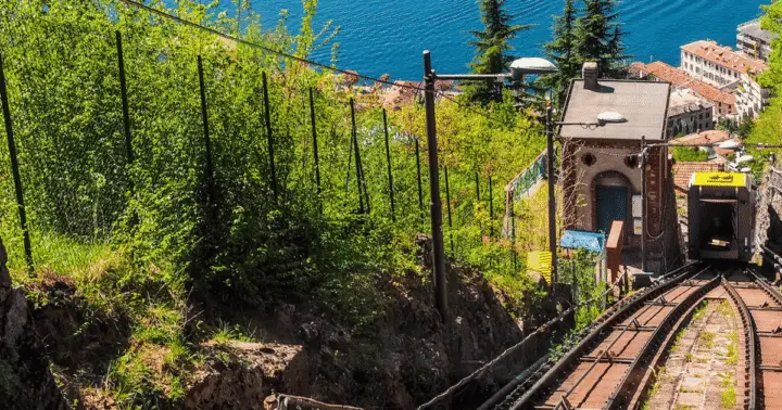 Desde Milán: Excursión de un día en Crucero por Varenna y el Lago Como