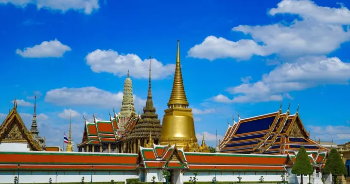 Bangkok: Grand Palace, Wat Pho, Wat Arun Sacred & Local Tour