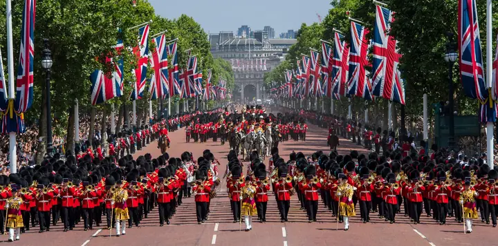 London Calling: Palaces-Parks-Docks & Clocks and more