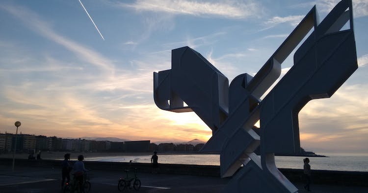 Recorrido en bicicleta eléctrica clásica por San Sebastián