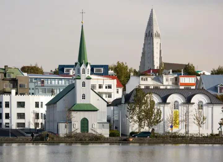 Reykjavik: Express Walk with a Local in 60 minutes