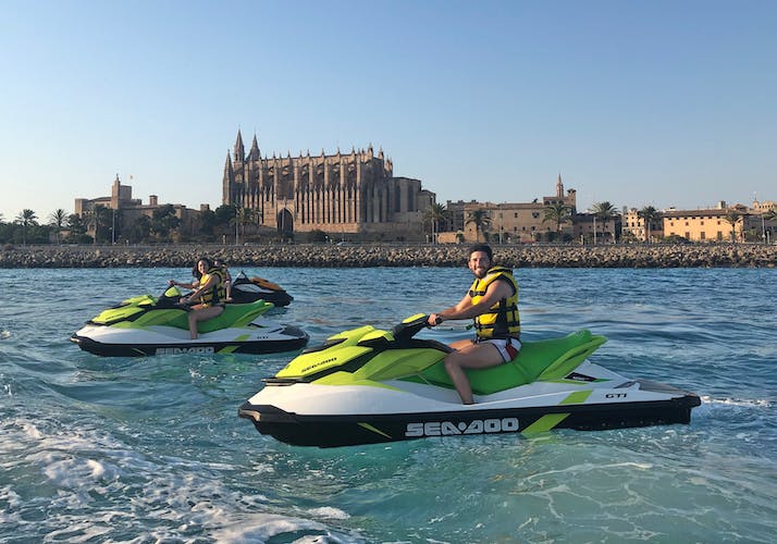 Recorrido en moto acuática de 30 minutos por Palma de Mallorca con visita a la Catedral