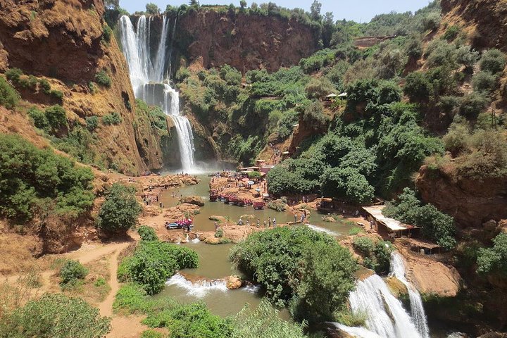 Excursión de un día a la cascada de Ouzoud y la montaña del Atlas Medio desde Marrakech