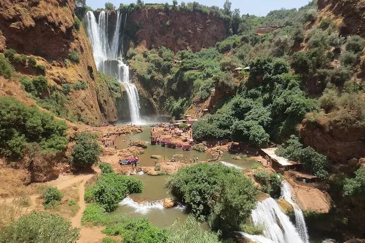 Excursión de un día a la cascada de Ouzoud y la montaña del Atlas Medio desde Marrakech