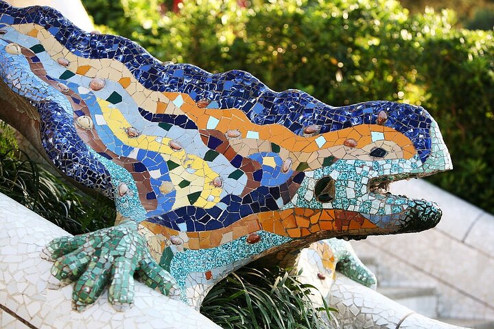 Tour por las casas de Park Guell y Gaudí con guía experto en estilo moderno