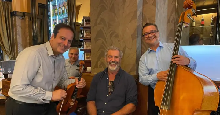 Entrada para cena húngara con orquesta de música en vivo