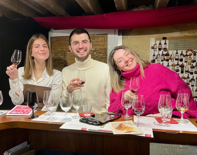 Taller de cata de vino blanco de Burdeos con maridaje de quesos