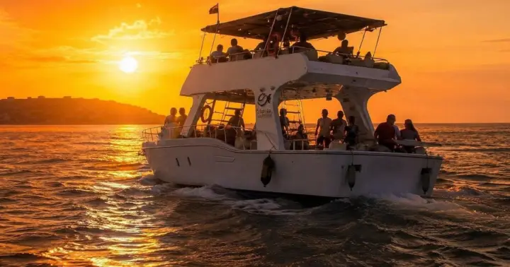 Cartagena: paseo en barco por la bahía al atardecer con 2 bebidas
