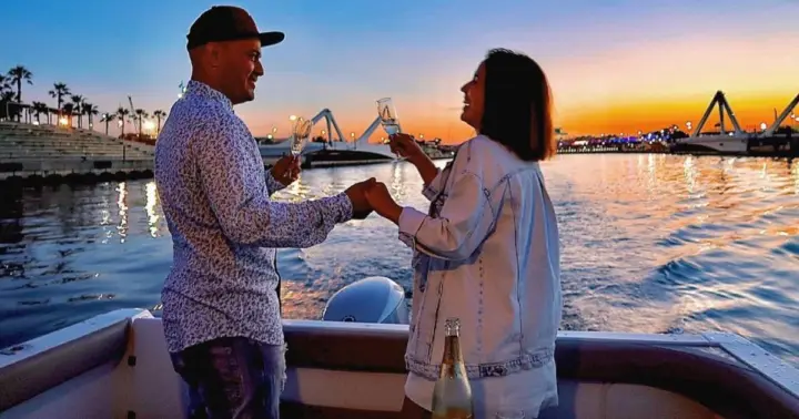 Valencia: Exclusivo Crucero al Atardecer con Bebida