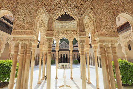 Visita a la Alhambra de los Palacios, con audioguía