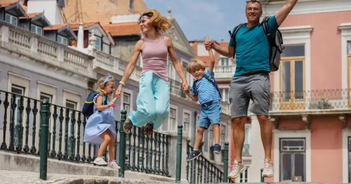 Tour privado guiado a pie para familias por el casco antiguo de Lisboa